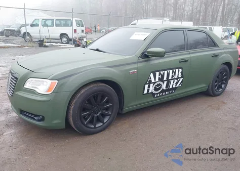 2013 Chrysler 300C z USA, uszkodzony, nr VIN 2C3CCAET1DH568907